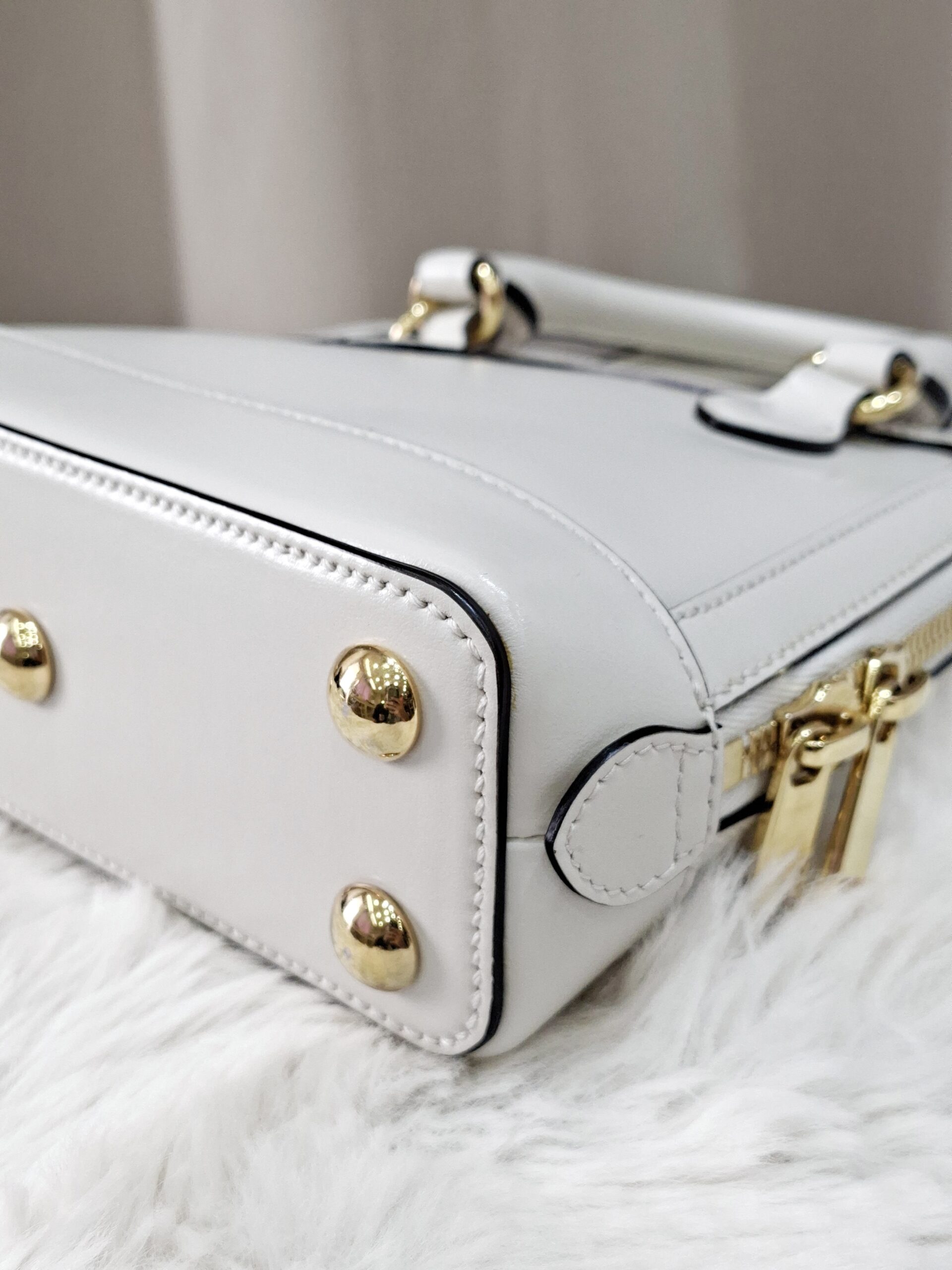gucci 1955 top handle white ghw 640716467891 with longstrap, 2 dustbag in excellent condition 9/10 gucci 1955 top handle white ghw 640716467891 with longstrap, 2 dustbag in excellent condition 9/10