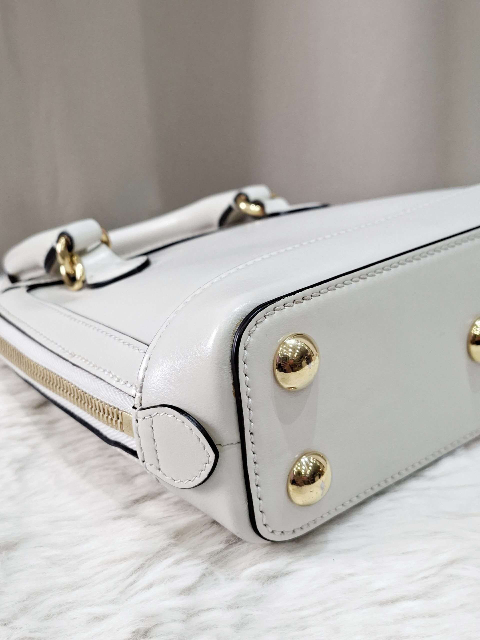 gucci 1955 top handle white ghw 640716467891 with longstrap, 2 dustbag in excellent condition 9/10 gucci 1955 top handle white ghw 640716467891 with longstrap, 2 dustbag in excellent condition 9/10