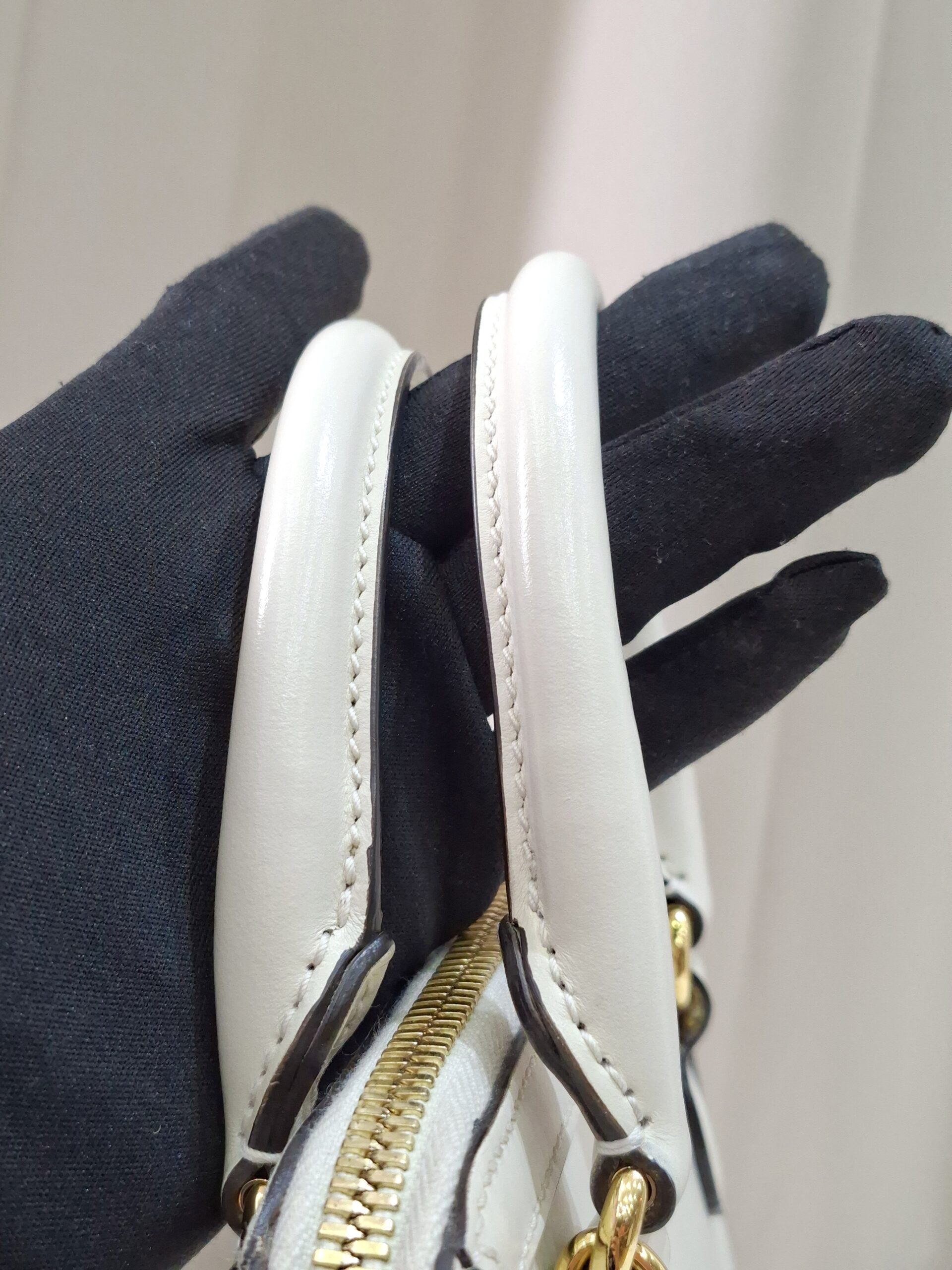 gucci 1955 top handle white ghw 640716467891 with longstrap, 2 dustbag in excellent condition 9/10 gucci 1955 top handle white ghw 640716467891 with longstrap, 2 dustbag in excellent condition 9/10