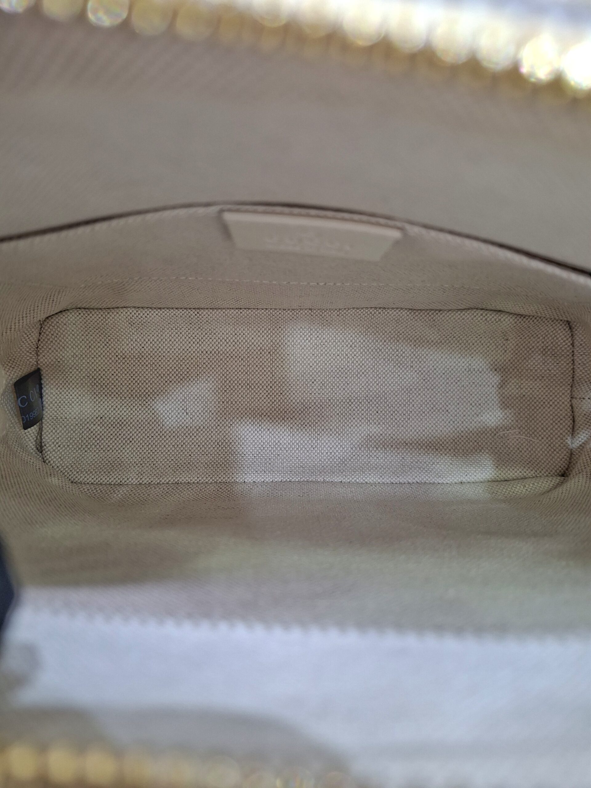 gucci 1955 top handle white ghw 640716467891 with longstrap, 2 dustbag in excellent condition 9/10 gucci 1955 top handle white ghw 640716467891 with longstrap, 2 dustbag in excellent condition 9/10