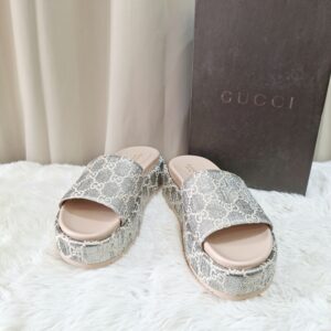 Home gucci angelina gg lamé platform slides silver/beige