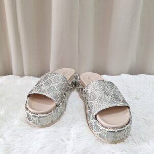 gucci angelina gg lamé platform slides silver/beige
