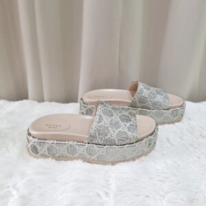 gucci angelina gg lamé platform slides silver/beige