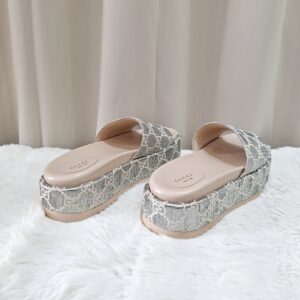 gucci angelina gg lamé platform slides silver/beige